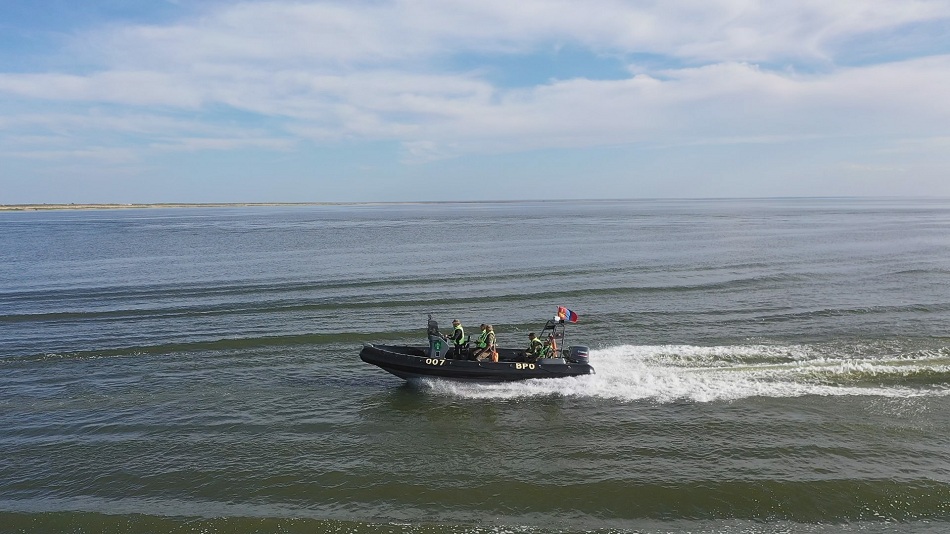 Усан хилийн хамгаалалтад гарч буй хилчид