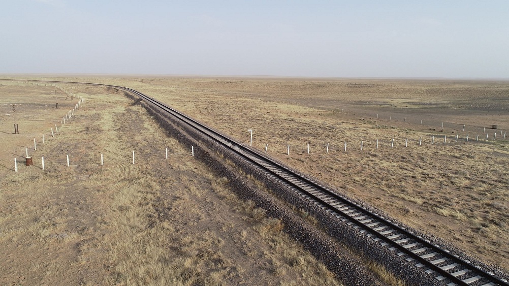 Төмөр замын өргөст торыг хэсэгчлэн авсан газрын харагдах байдал. Дорноговь аймгийн Өргөн сум. 2019 оны 10 сар.