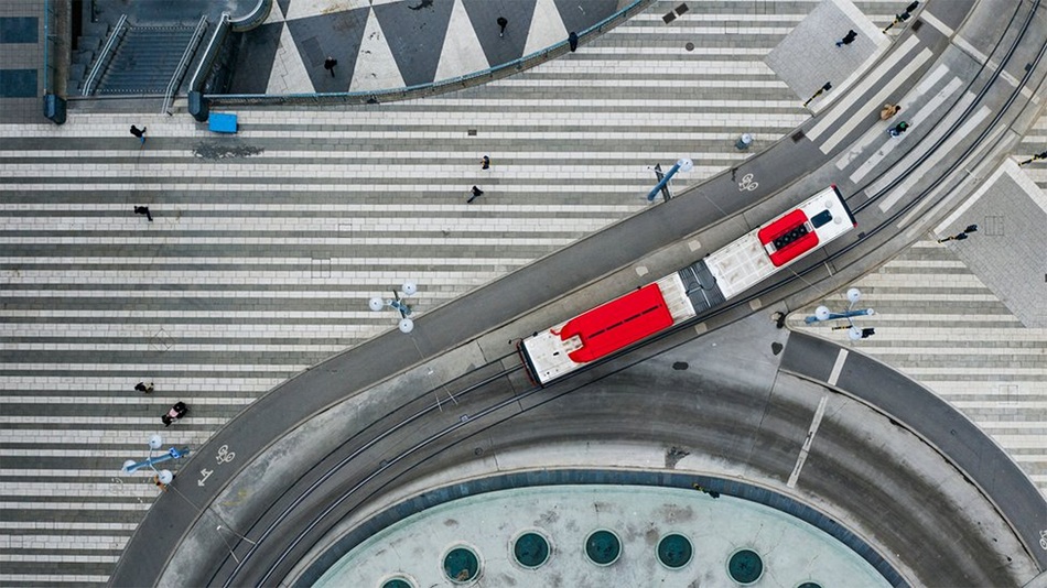 Шведүүд өнгөрөгч гуравдугаар сард ч юу ч хаагаагүй, харин зай болон эрүүл ахуйн дүрмээ сайн баримталсан. Одоо ч Европ тив тэднийг дуурайхыг хүсэж байна.