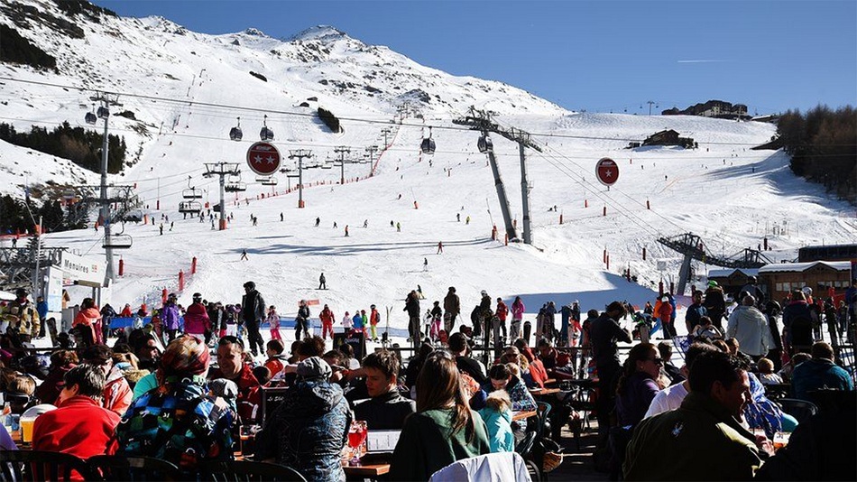 Аялал жуулчлалын салбар ахин нэг "үхмэл" сезоныг давж чадахгүй нь. Итали, Австри, Фаранц улсууд цаначдыг уул руу эргүүлж авчирна гэдэгтээ найдаж байна.