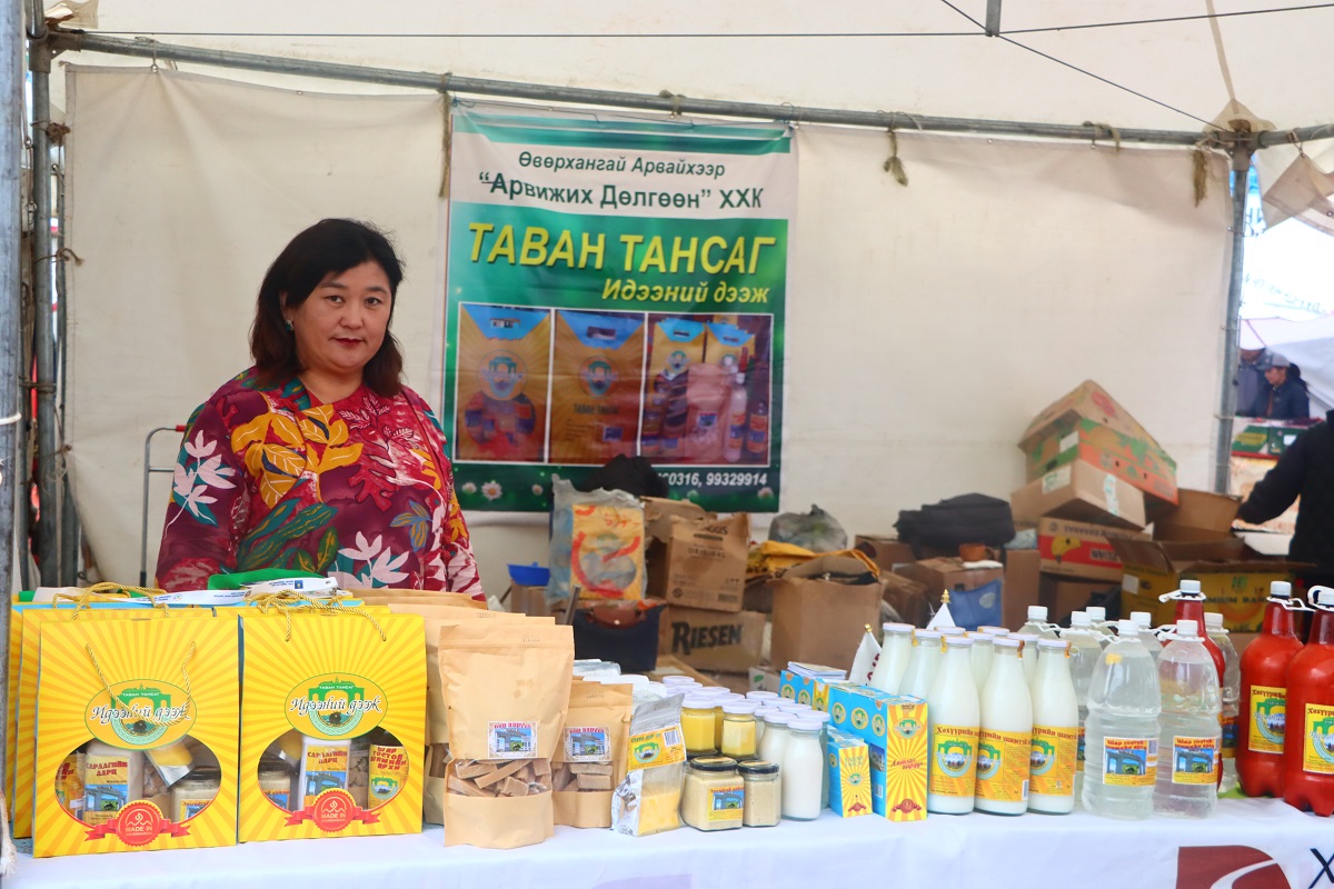  Өвөрхангай аймгийн “Арвижих дөлгөөн” ХХК-ийн захирал Д.Сумьяа