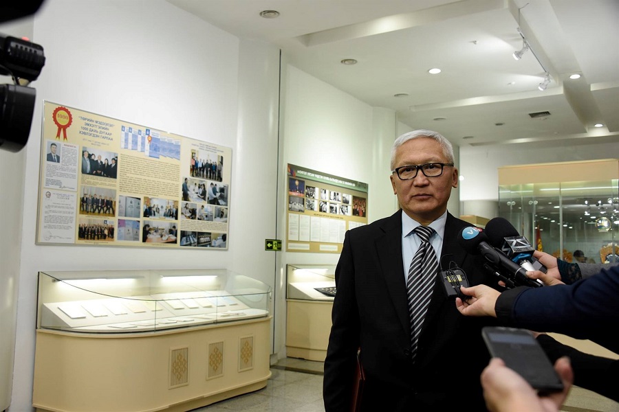 Ж.Нэргүй. “Төрийн мэдээлэл” эмхэтгэлийн 1000 дахь дугаарыг Төрийн түүхийн музейд хүлээлгэн өгөх ёслолын үеэр. 2017.11.27