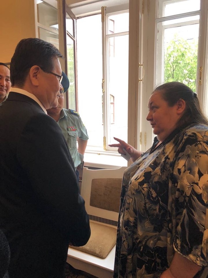 Санкт-Петербургийн Цэргийн академийн профессор, орос хэлний багш Елана Евдокимова Халхголын дайны түүхийг судалж байна.