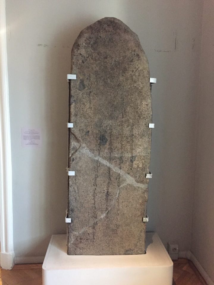 Эрмитаж дахь "Чингисийн чулууны бичиг" гэрэлт хөшөө