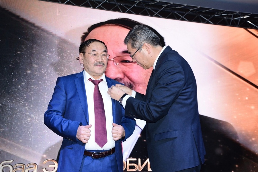 2017 оны шилдэг нягтлан бодогч Ж.Эрдэнэбилэг